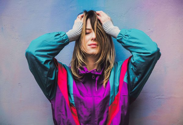 Quelles astuces pour porter des vestes en cuir avec élégance et féminité ?