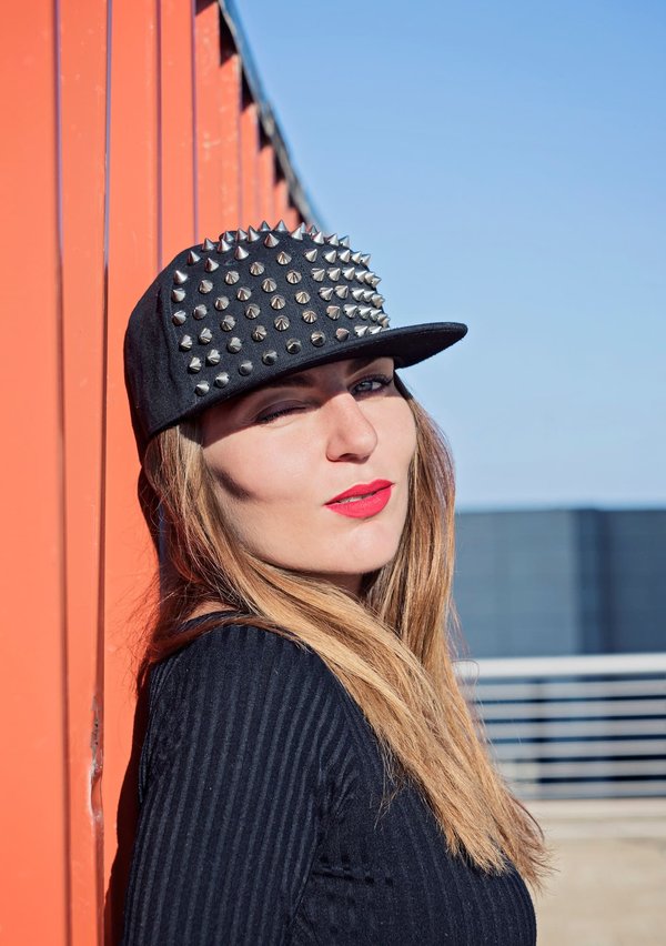 Comment harmoniser des chaussures à paillettes avec des tenues sobres ?